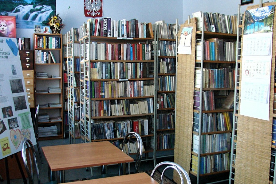 Biblioteka Publiczna w Połomi